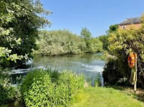 Yearly rental land lake - uk,