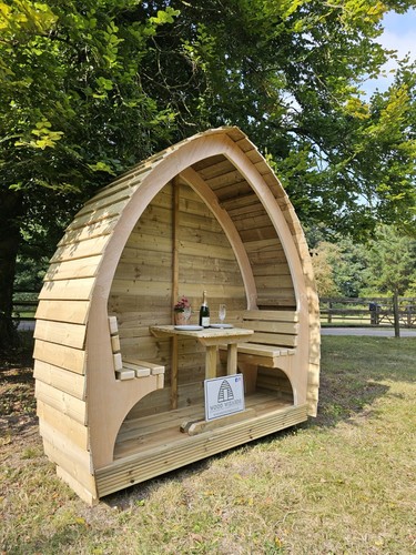 Party pod seater bench - seater, table